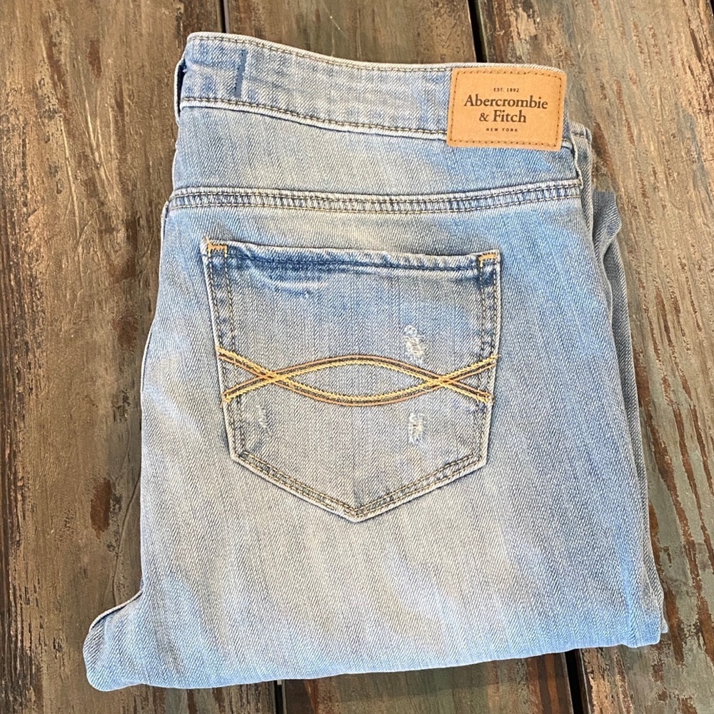 Abercrombie Skinny Boot 9” Midrise Distressed Light Wash Jeans A & F Sz 8 (29)